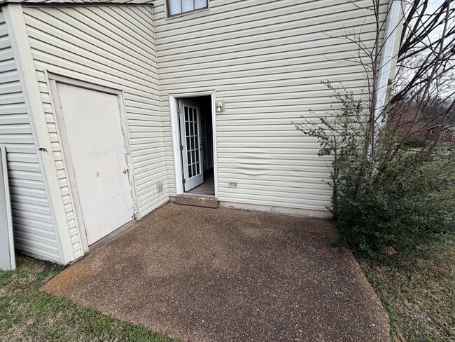 Building Photo - 2448 Fairbrook Dr