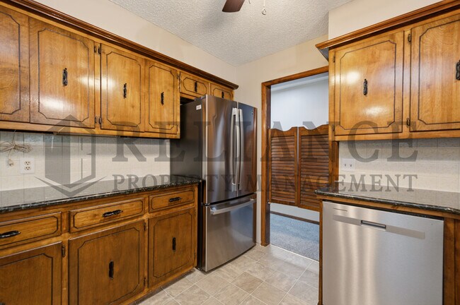 Building Photo - 428 Peach Tree Ln
