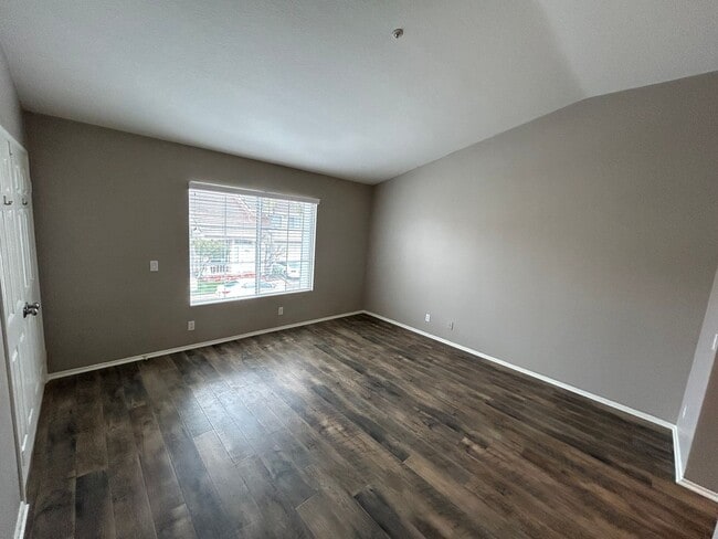 Building Photo - Nicely Upgraded 4 Bed 3 Bath Home in Gated Community in Anaheim