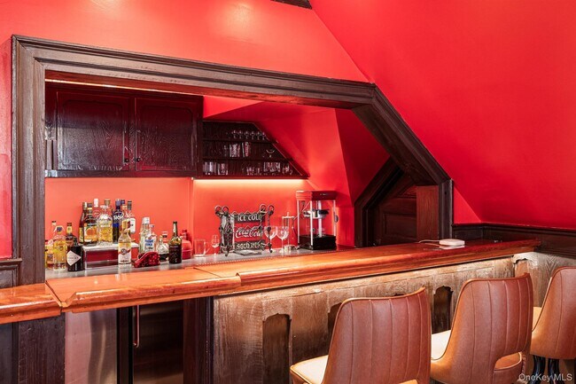 Building Photo - 94 Quogue St