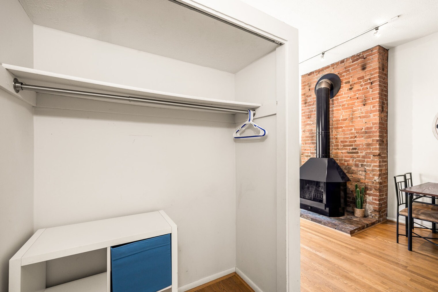 Building Photo - 962 Pavilion St