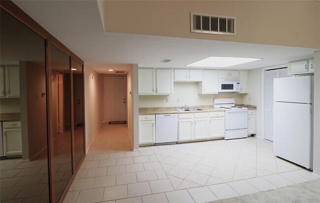 Building Photo - 14777 Wunderlich Dr
