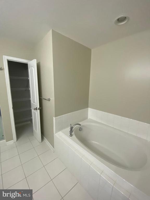 Building Photo - 640 Jacobsen Cir