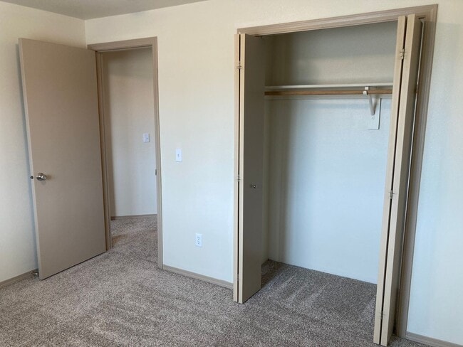 Building Photo - Three Bedroom Duplex in Keizer, Landcaping...