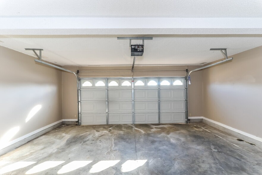 Building Photo - 13102 Braybourne Pl