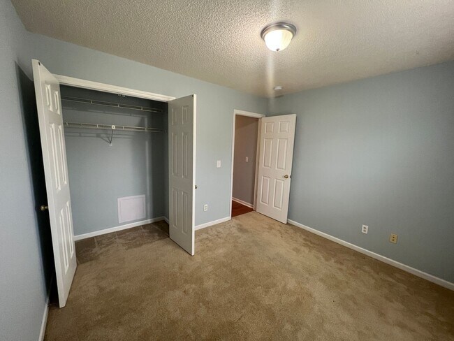 Building Photo - Welcome to this charming 3-bedroom, 2-bathroom home located in the desirable Ogden area of Whitne...