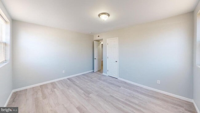 Building Photo - 910 Gateway Blvd