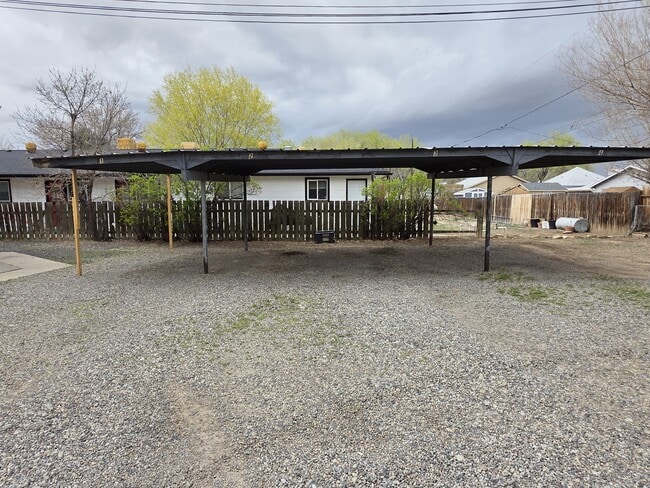 Building Photo - 1025 Cedar Way