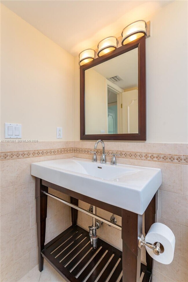 Building Photo - 545 SE 12th St