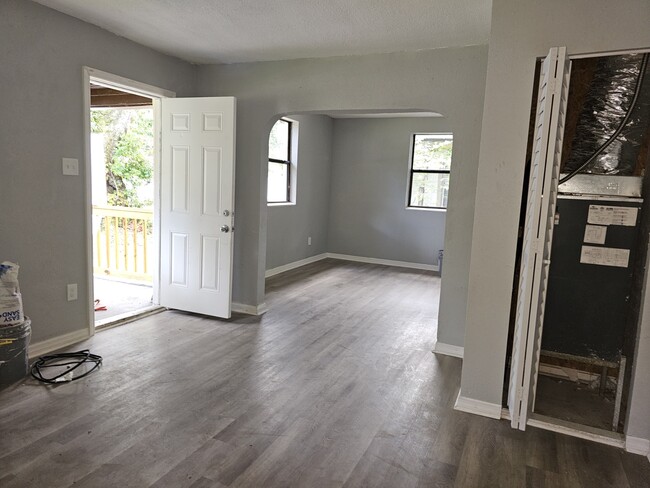 Building Photo - 1407 W 31st St