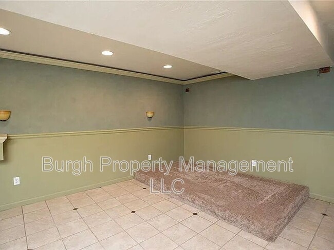 Building Photo - 1248 Satellite Cir