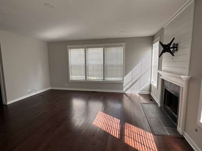 Building Photo - 2784 Rosehall Ln