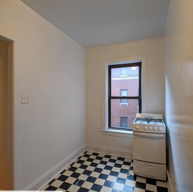 Building Photo - 3304 W Schubert Ave