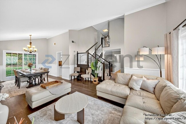 Building Photo - 353 S Heatherstone St