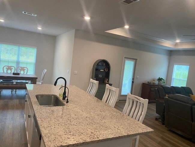 Building Photo - 1020 Ballantyne Ln