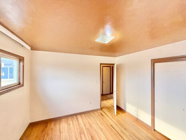 Building Photo - 225 Elmwood Dr