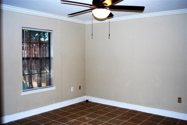 Building Photo - 10204 Comet Dr