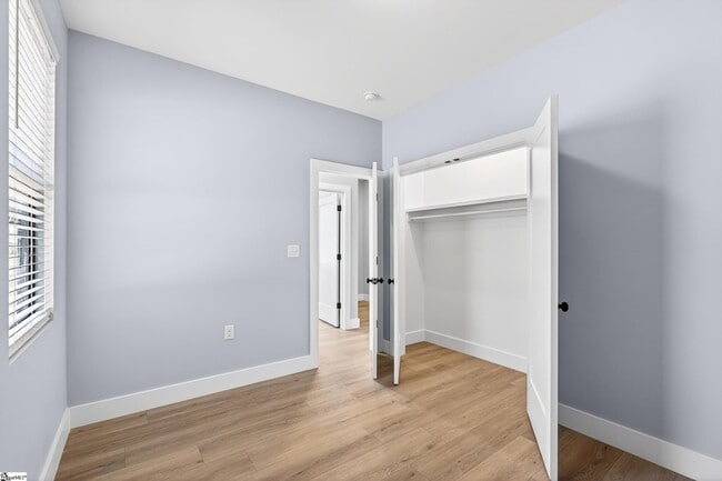 Building Photo - 1403 Lake Bowen Dam Rd