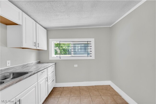 Building Photo - 3153 W 88th St