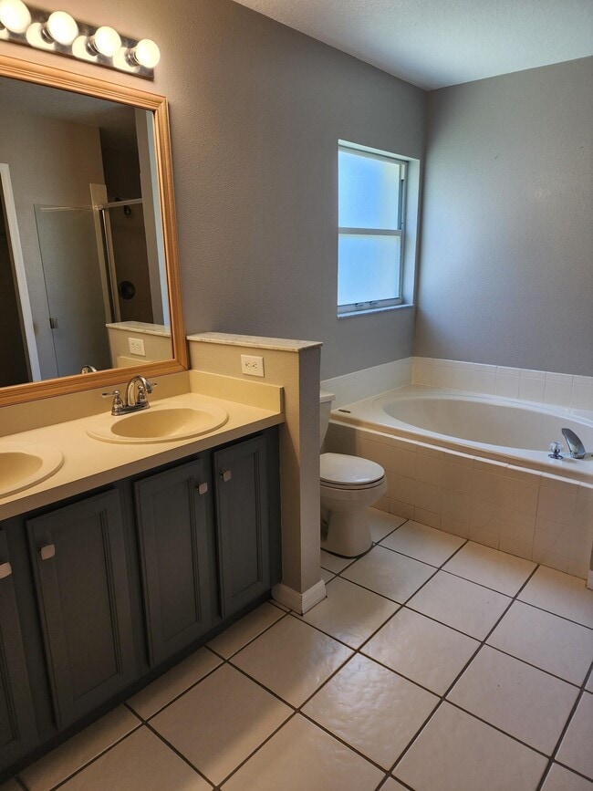 Building Photo - 1415 Hill Ave