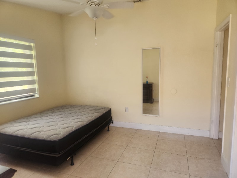 Building Photo - 10740 SW 142nd Ave