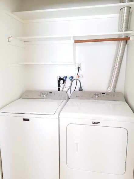 Building Photo - 1050 1/2 S Jones Blvd