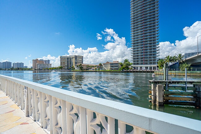 Building Photo - 1801 S Ocean Dr