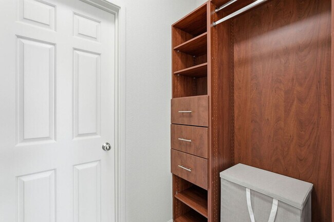 Building Photo - 2000 Post St