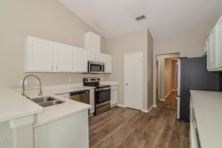 Building Photo - 942 Cork Oak Ln