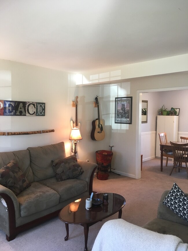 Building Photo - 108 Canterbury Ct