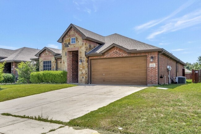 Building Photo - Ready for you to call this one home!