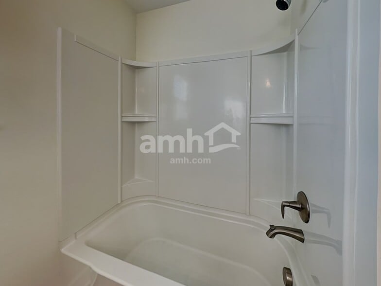 Building Photo - 9013 Ristau Dr