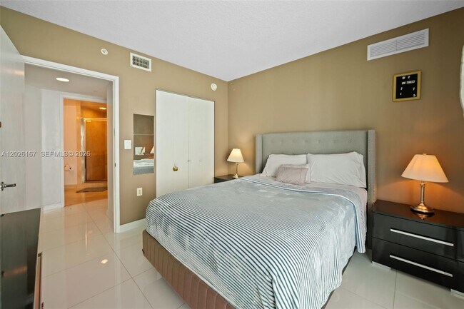 Building Photo - 150 Sunny Isles Blvd