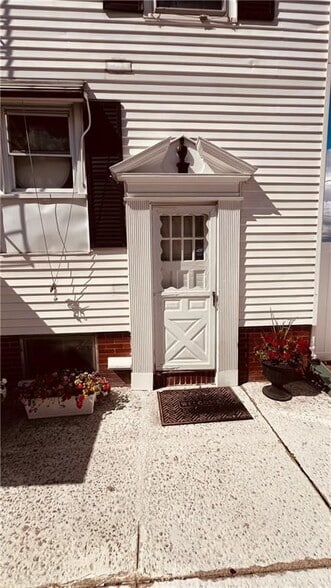 Building Photo - 27 Baird Ave