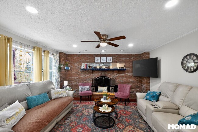 Building Photo - Spacious 4BR House in Germantown