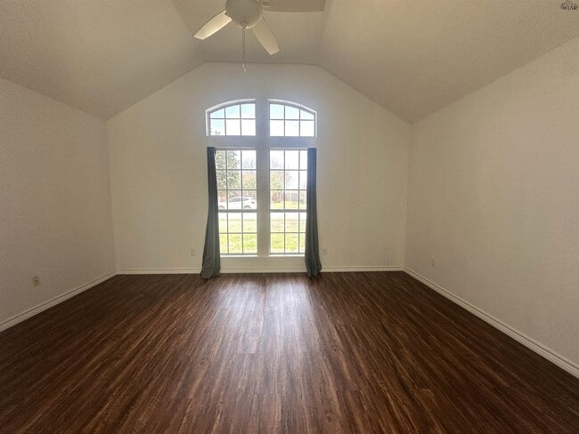 Building Photo - 5004 Bayberry Dr