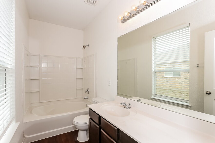 Building Photo - 412 San Lucas Dr