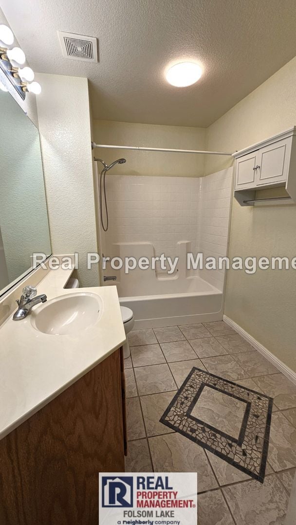 Building Photo - El Dorado Hills 4 bedrooms and 2 baths home with Detached 1 bedroom and 1 bath Cottage