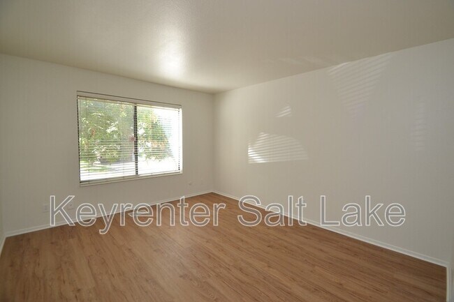 Building Photo - 6877 Countrywoods Cir