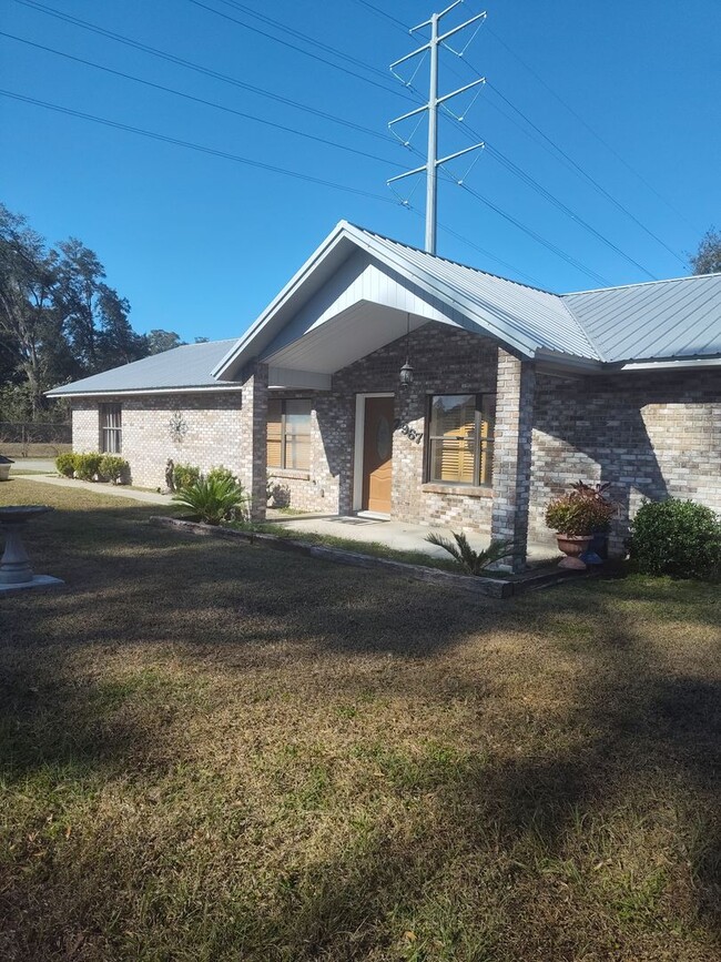 Building Photo - NE OCALA HOME