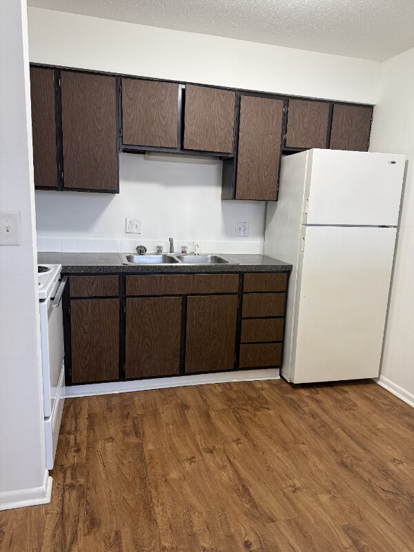 Building Photo - 310 NW Chapel Dr