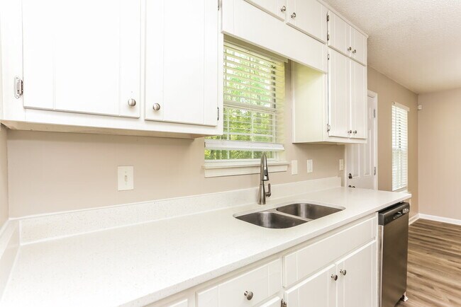 Building Photo - 130 Harriette Dr