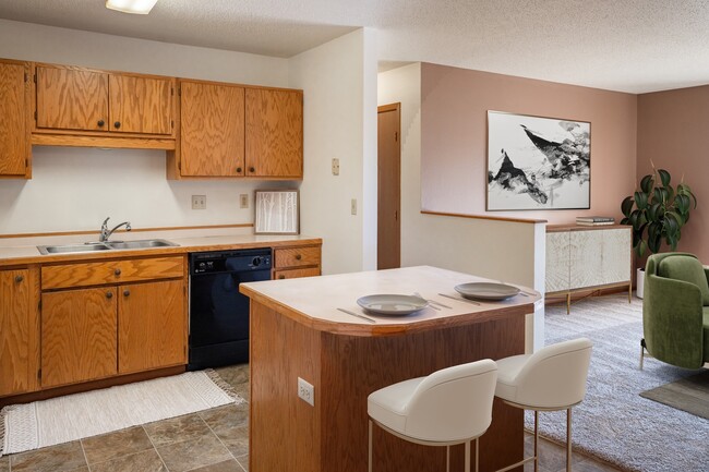 Fargo, ND Hunters Run 2 Apartments | Kitchen - Hunters Run II