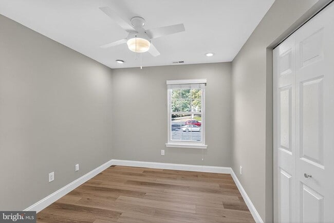 Building Photo - 806 Diamond Dr
