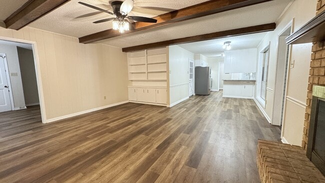 Building Photo - 105 Williamsburg Dr