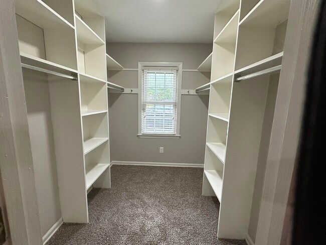 Building Photo - 2148 Riverdale Rd