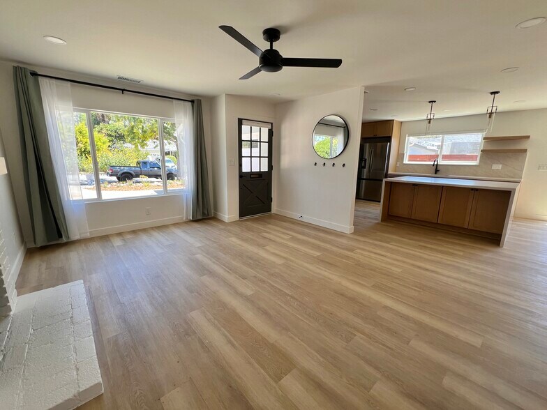 Building Photo - 1327 Tanglewood Dr