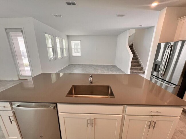 Building Photo - 6442 Pine Warbler Wy