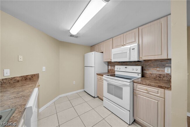 Building Photo - 1767 Four Mile Cove Pkwy