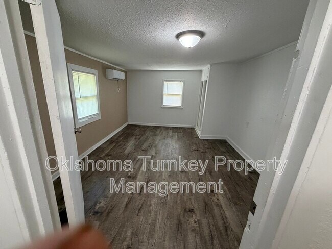 Building Photo - 1213 N Alabama Ave